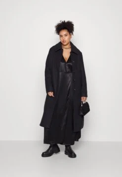 Mantel - Black 11 Mantel - Black -Anna Field Boutique 1081c92ba29e4d6bbb88a0f024e58c34