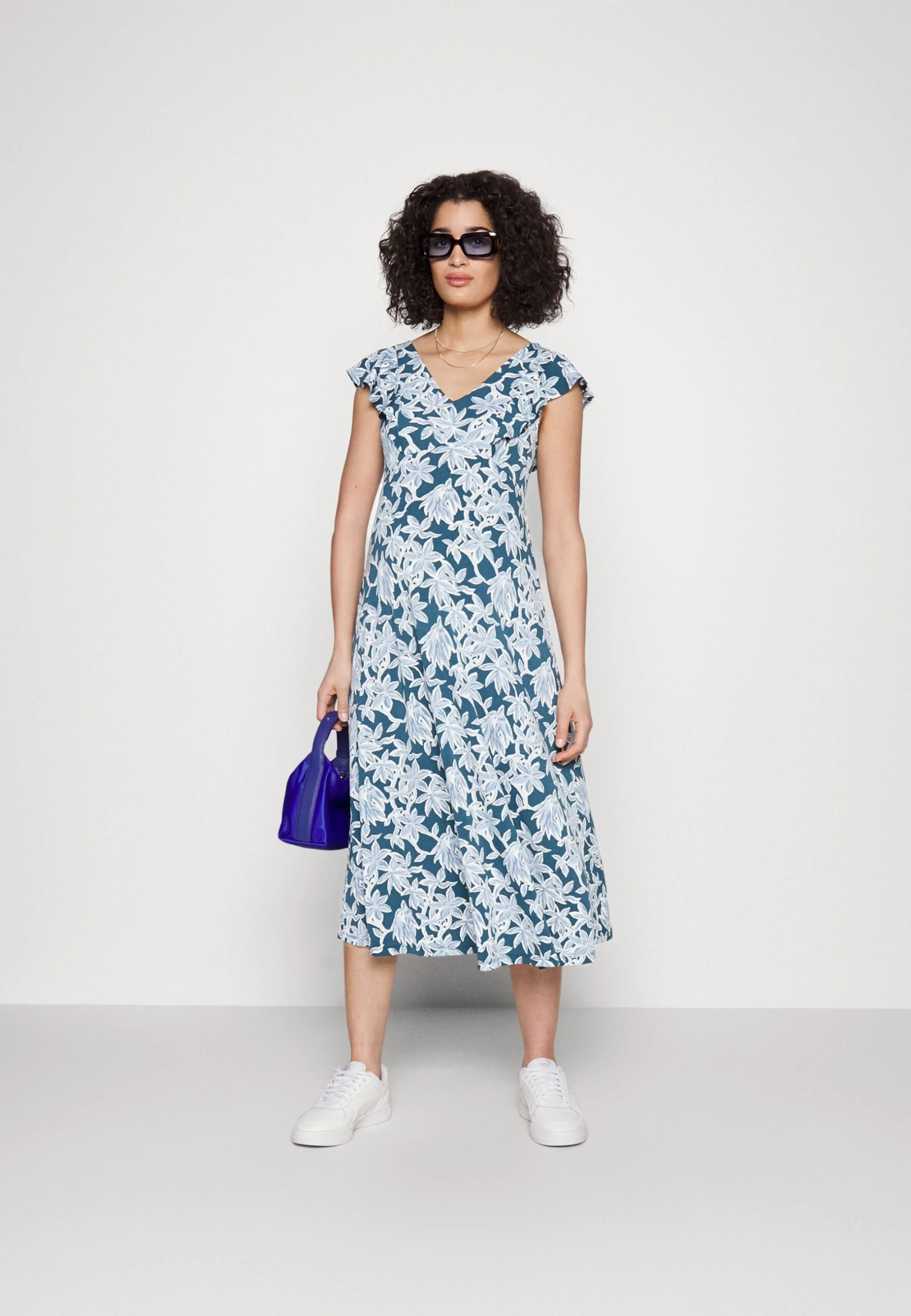 Midi V Flared Dress Witrh Ruffle Sleevees - Jerseyjurk - Dark Blue/Blue 4 Midi V Flared Dress Witrh Ruffle Sleevees - Jerseyjurk - Dark Blue/Blue - Afbeelding 2