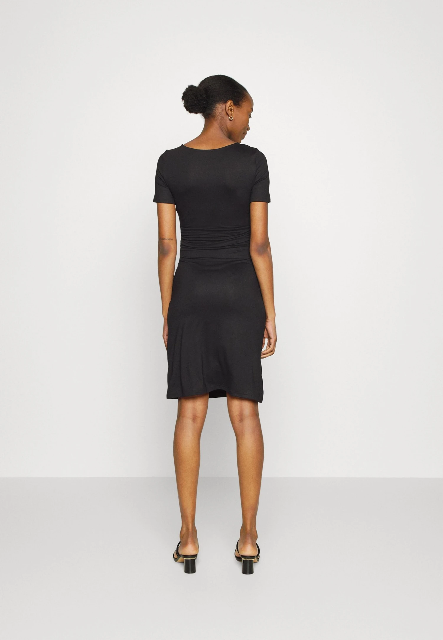 Short Sleeves Ruched Waist Mini Flared Dress - Jerseyjurk - Black 5 Short Sleeves Ruched Waist Mini Flared Dress - Jerseyjurk - Black - Afbeelding 3