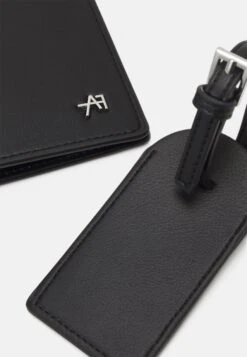 Anna Field Passport Case And Luggage Tag Set - Paspoorthouder - Black -Anna Field Boutique 3a491ff00f7a495fa8abceec7b9b8f16