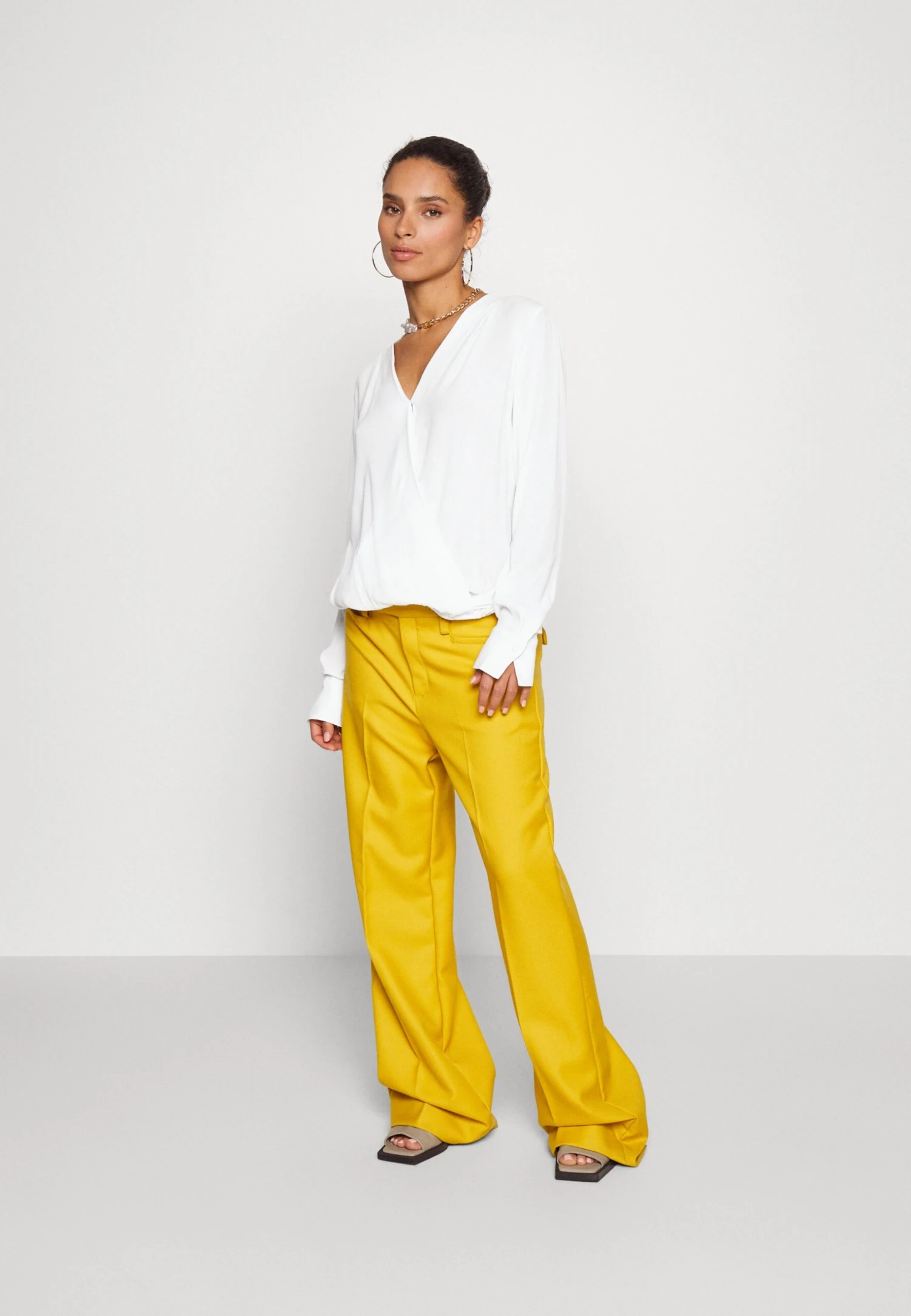 Blouse -Off-White 4 Blouse -Off-White - Afbeelding 2