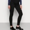Slim Fit Jeans - Black 2 Slim Fit Jeans - Black -Anna Field Boutique 4842e1f946834ee39680912a8c066707