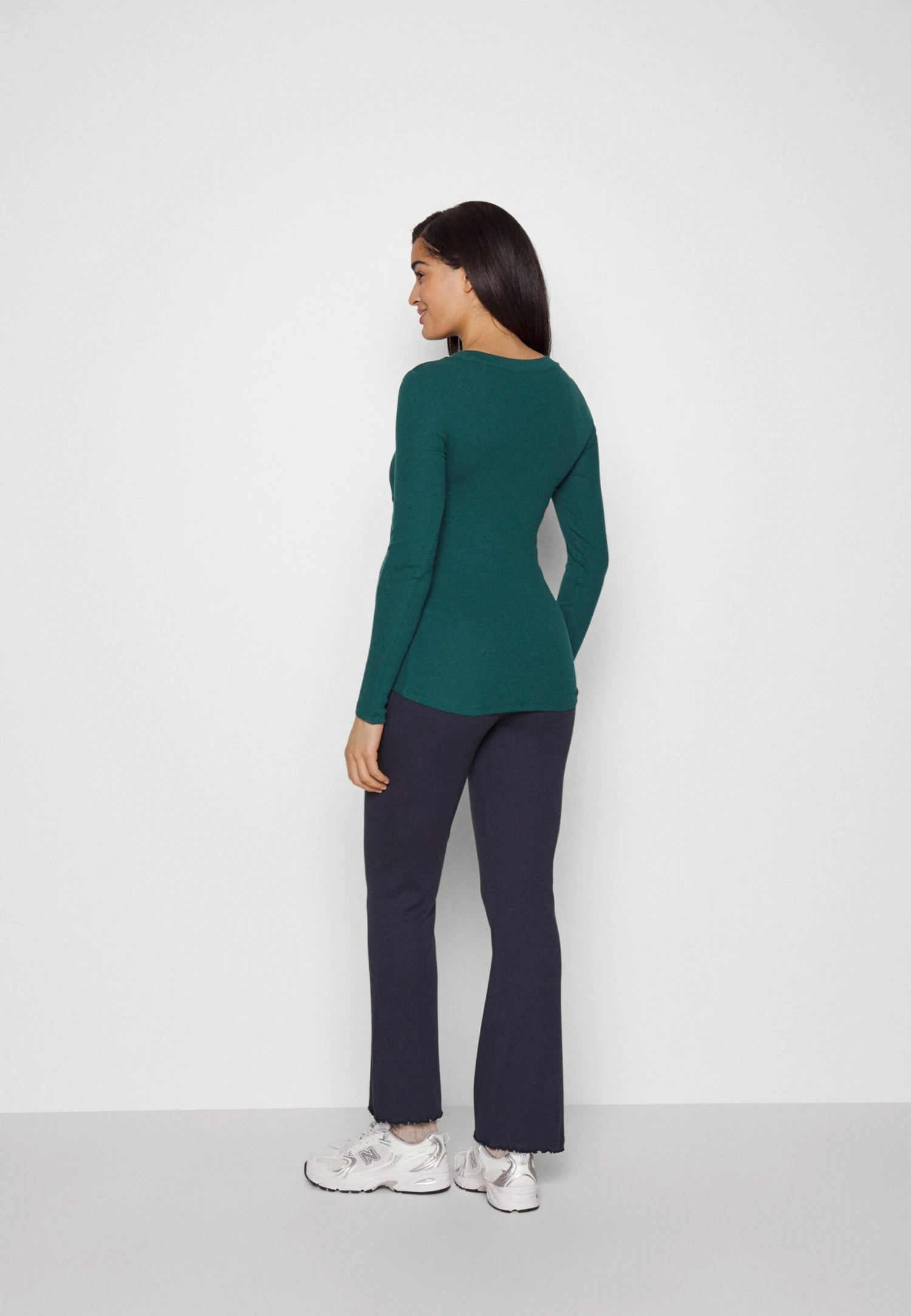 Nursing - Longsleeve - Dark Green 5 Nursing - Longsleeve - Dark Green - Afbeelding 3