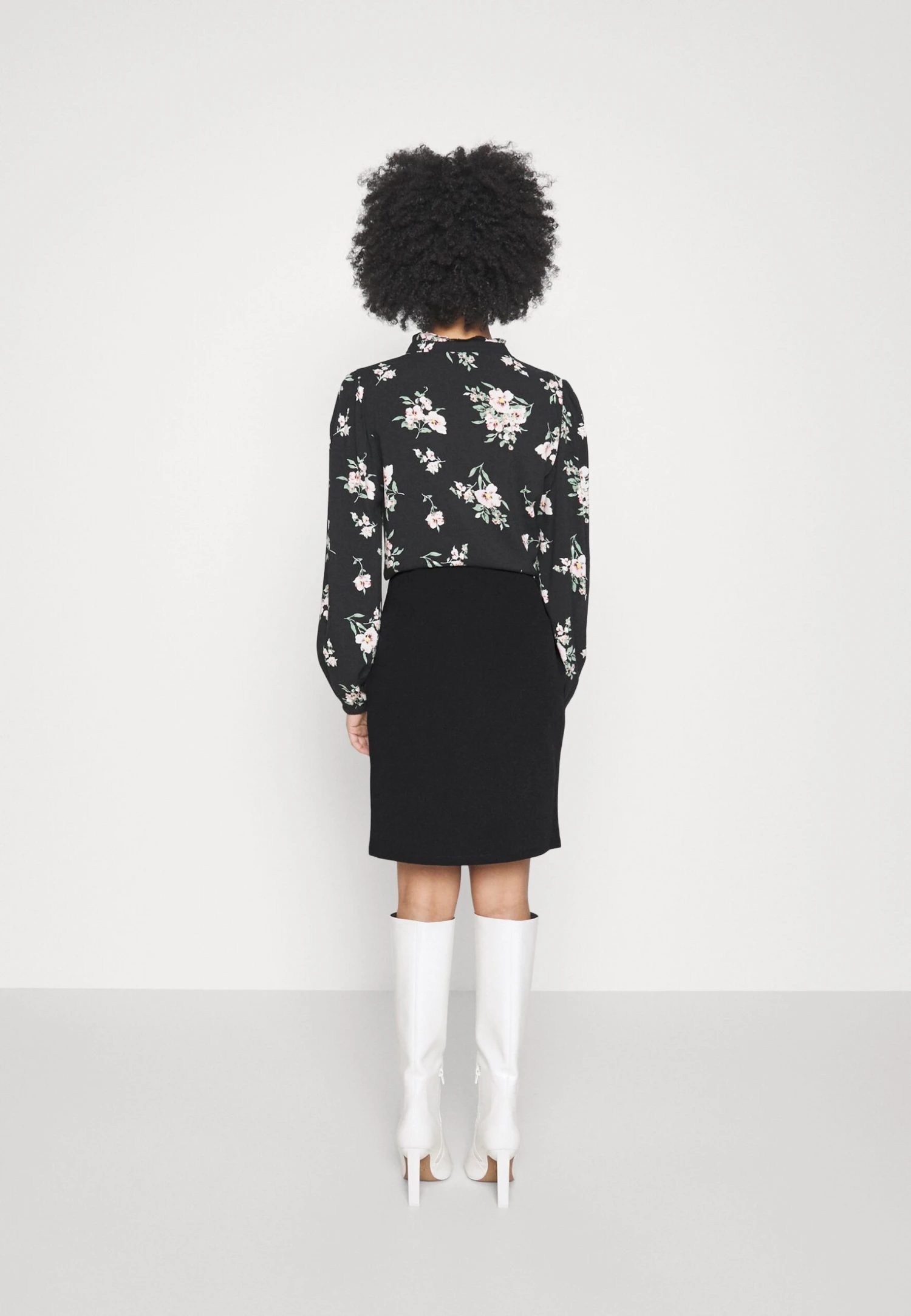 Panel Asymmetric- Minirok - Black 5 Panel Asymmetric- Minirok - Black - Afbeelding 3