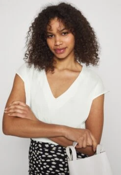 T-Shirt Basic - Off-White -Anna Field Boutique 7396f69cf9334655a4908ea604a7abef