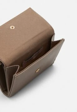 Anna Field Portemonnee - Taupe 10 Anna Field Portemonnee - Taupe -Anna Field Boutique 88a4b2fe87fe478ebe563eb3de3b5baa