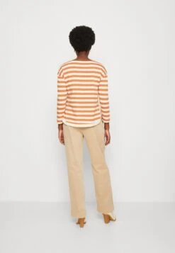 Anna Field Longsleeve - White/Apricot -Anna Field Boutique 8c0da1c6afe04959a0b09a9eba5b1b62