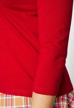 Longsleeve - Red -Anna Field Boutique a998e801ea4b4223aafa96290812e457