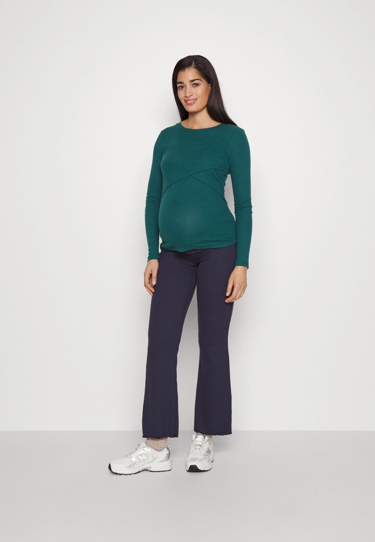 Nursing - Longsleeve - Dark Green 4 Nursing - Longsleeve - Dark Green - Afbeelding 2