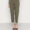 Anna Field Chino - Dark Green -Anna Field Boutique b2b63042d5804a2ca232080b4c30784c