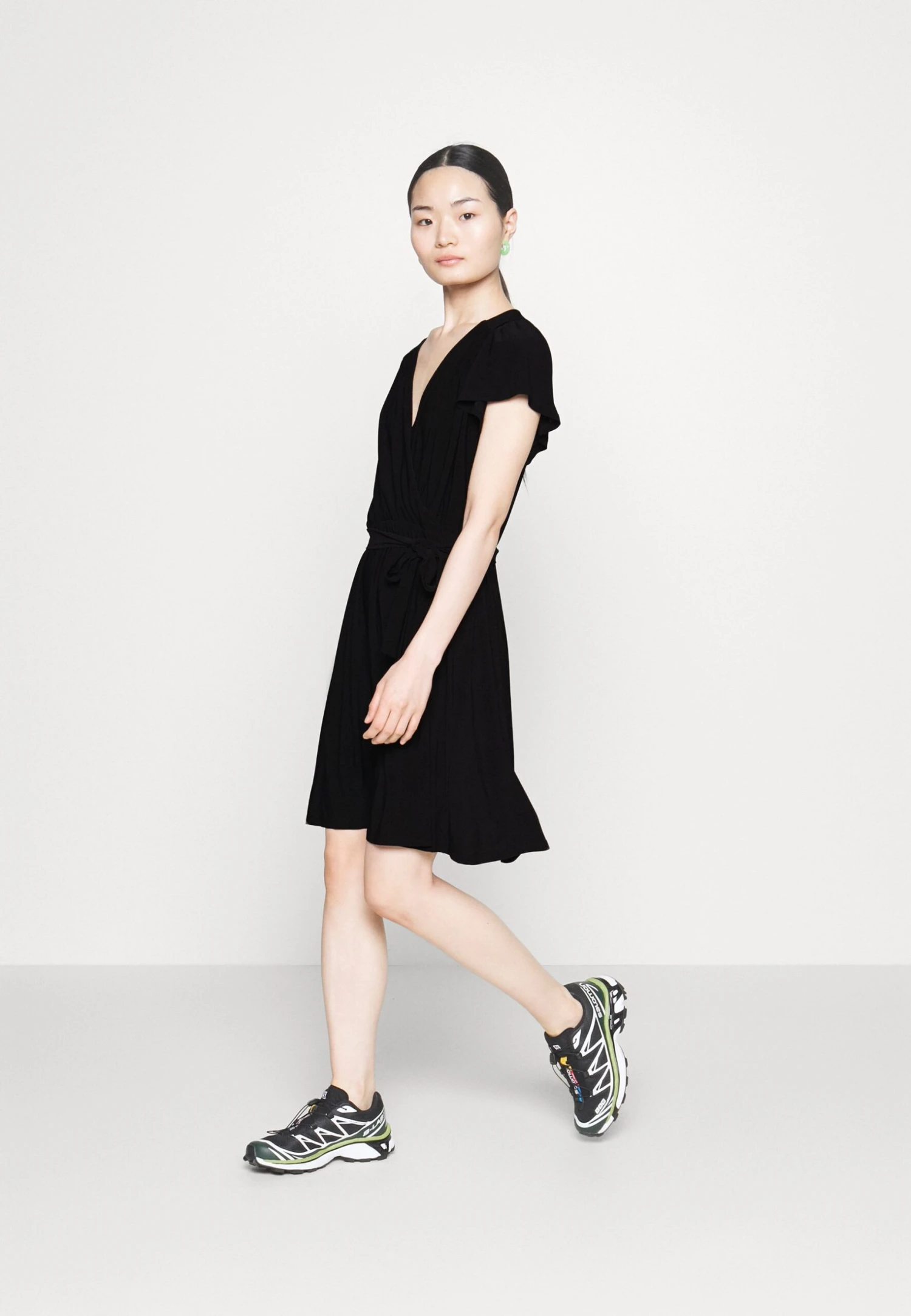 Frilled Cap Sleeves Flared Dress - Jerseyjurk - Black 4 Frilled Cap Sleeves Flared Dress - Jerseyjurk - Black - Afbeelding 2