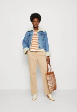 Anna Field Longsleeve - White/Apricot -Anna Field Boutique e9616fa9e6f24dd2962588f43d610816