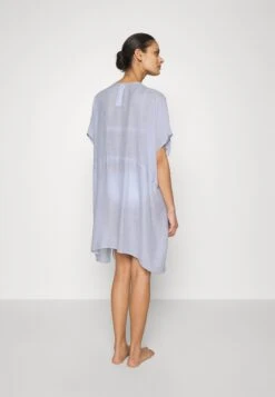 Anna Field Printed Short Kimono / 606 - Khaki_003 - Off-White - Strandaccessoire - 502 - Blue 9 Anna Field Printed Short Kimono / 606 - Khaki_003 - Off-White - Strandaccessoire - 502 - Blue -Anna Field Boutique ebe4555cc27f4c5990f5824b3719746a